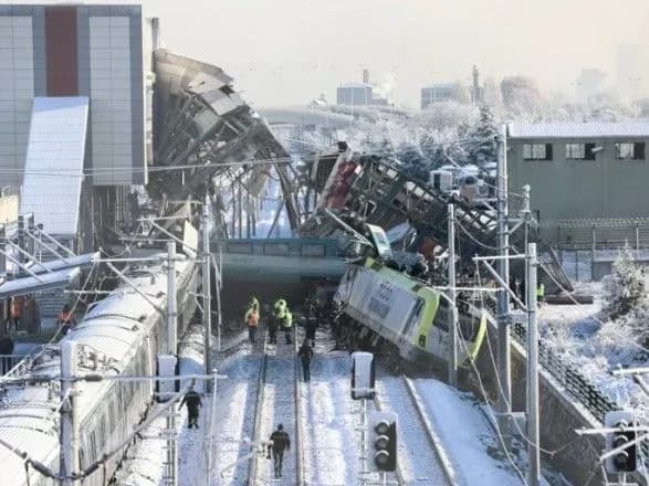 Трьох людей затримали через аварію поїзда в Туреччині
