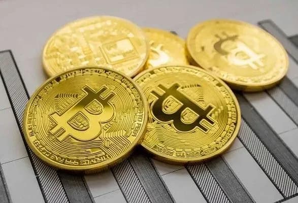 Bitcoin впав до нового мінімуму