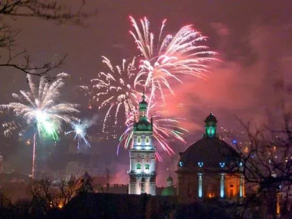 Президента попросили заборонити продаж феєрверків "на час війни з РФ"