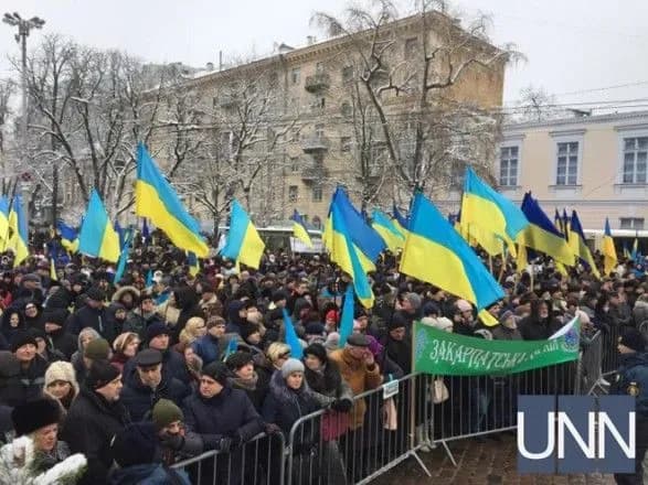 У церквах перед Об'єднавчим собором почалися служби, Лавру охороняють