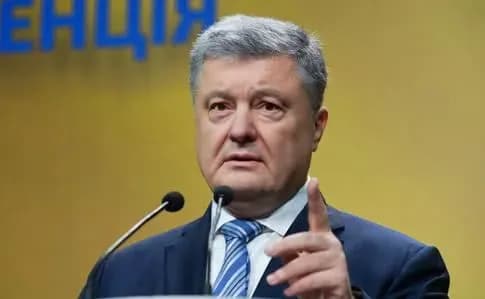Порошенко порадив майбутнім студентам "триматися заводської труби"