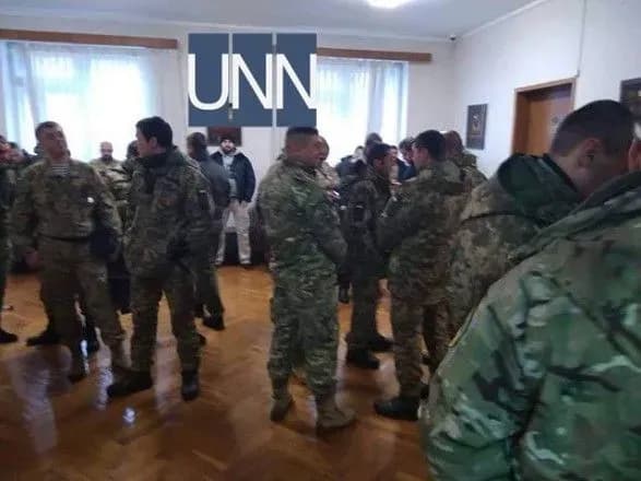 На засідання ТСК в Одесі прийшли невідомі чоловіки у формі