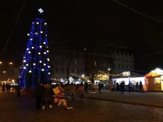 Біля ялинки у центрі Одеси побилися чоловіки