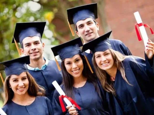 Рада збільшила іменні стипендії студентам