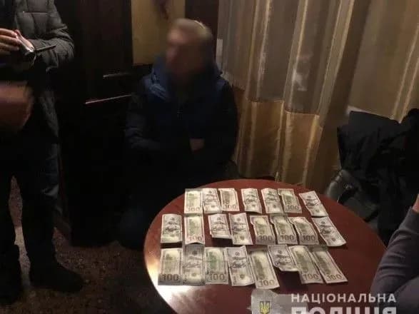 На хабарі 20 тисяч доларів упіймали посадовців однієї з ОТГ