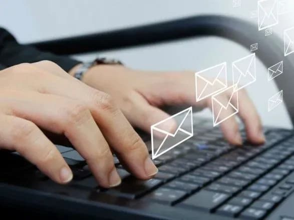 Українці пропонують урізати зарплату нардепів до рівня мінімальної пенсії