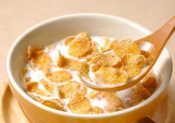 У країнах ЄС дітям до 12 років хочуть заборонити давати снеки і сухі сніданки