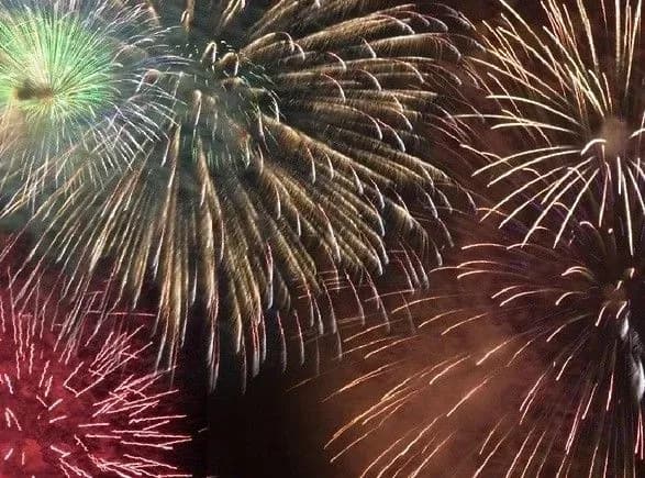 У Санкт-Петербурзі пожежа на складі піротехніки викликала салют