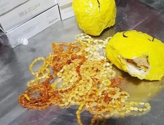 У Туреччину хотіли вивезти партію бурштинових намист та браслетів