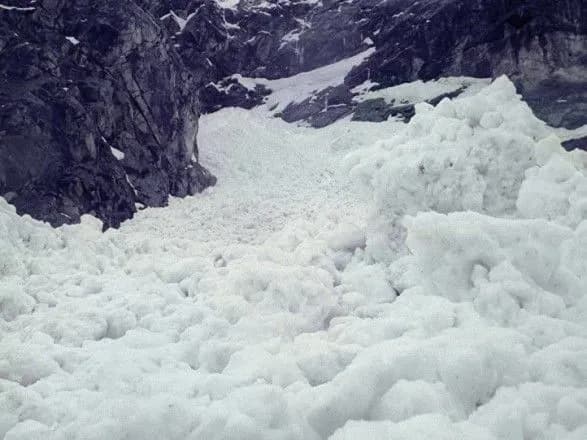 Українців попередили про лавинну небезпеку в Карпатах