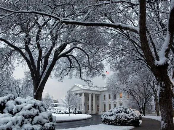 Трамп поскаржився, що перед Різдвом залишився один в Білому домі