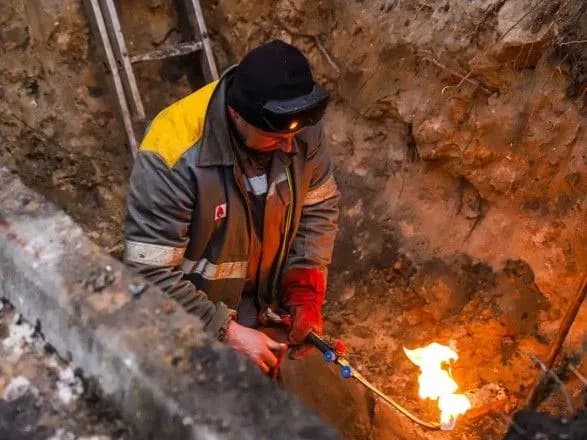 Более полусотни домов в центре Киева остались без тепла и горячей воды