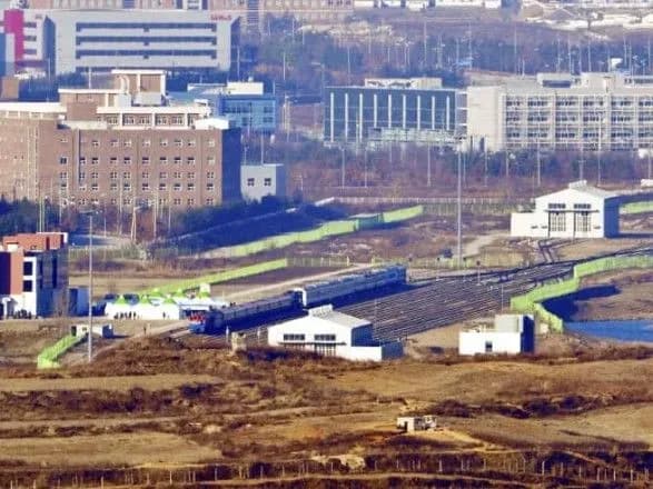 У КНДР триває символічна церемонія об'єднання доріг з Південною Кореєю