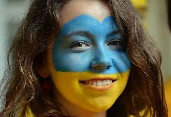 Більшість українців думає про майбутнє країни з надією - дослідження