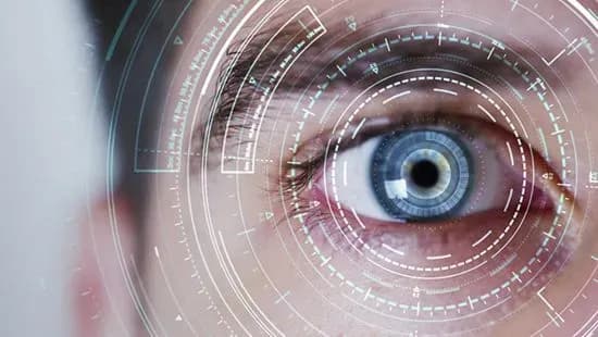 Офтальмолог розповів про небезпеки для зору в період новорічних свят