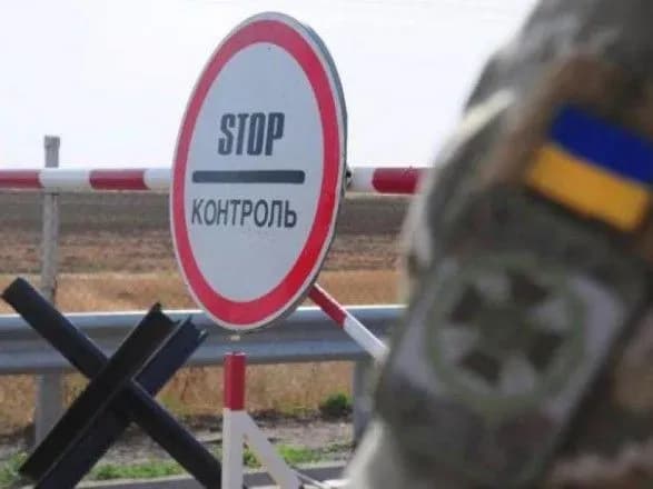 Близько 300 авто стоять у чергах на КПВВ на Донбасі