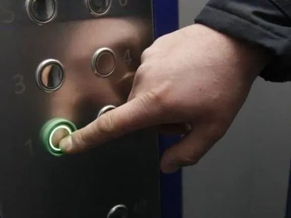 Крадій три місяці не давав мешканцям столичних висоток їздити ліфтом