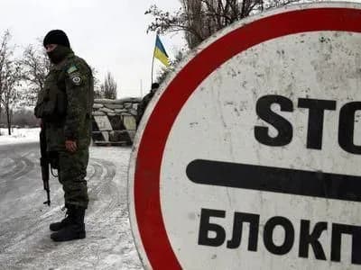 У чергах на КПВВ на Донбасі зібралось 40 авто