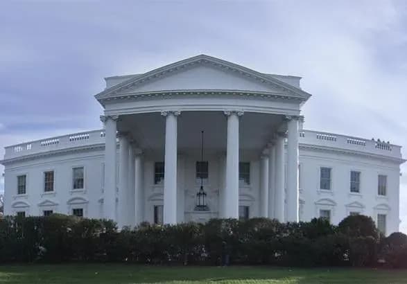 Канадець намагався проникнути у Білий дім, щоб подарувати Трампу віскі і знайти любов