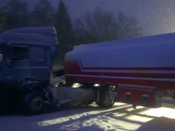 Потрійна ДТП біля кордону: кількість постраждалих зросла до дев’яти