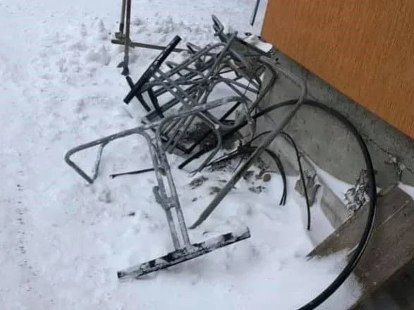 З підйомника на курорті Драгобрат впали лижники - очевидці