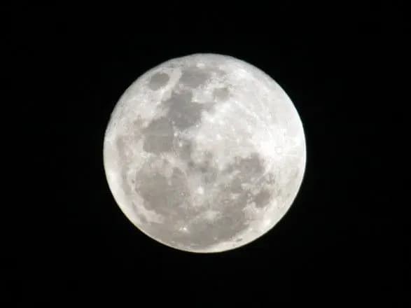 Китайський космічний апарат "Чаньє-4" успішно сів на зворотному боці Місяця