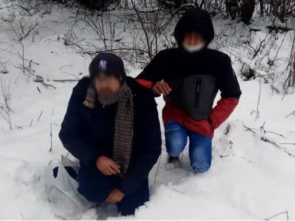 Нелегальних мігрантів з Африки врятували від смерті у Карпатах
