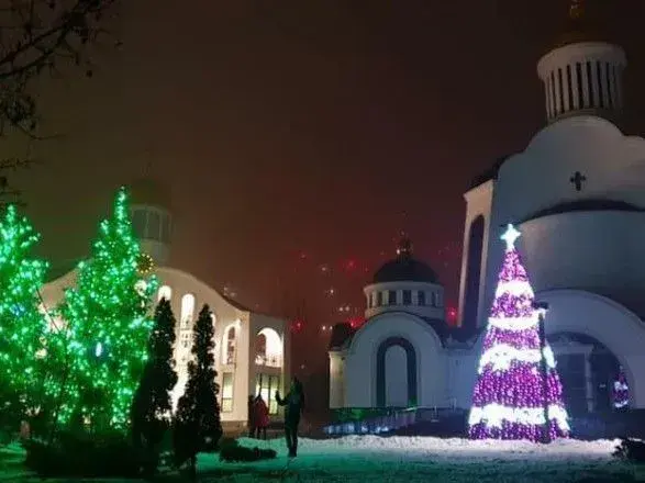 Духовенство Спасо-Преображенського собора Православної Церкви України та голова Парафіяльної ради привітали вірян з Різдвом
