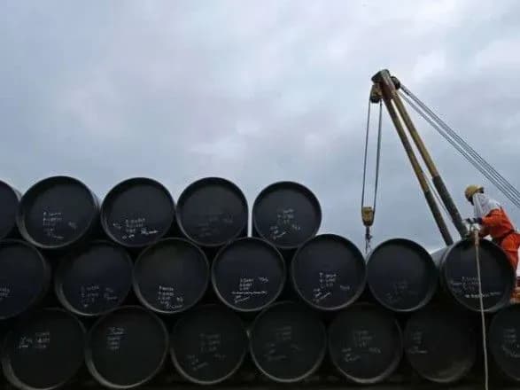 Brent торгується вище 58 доларів за барель