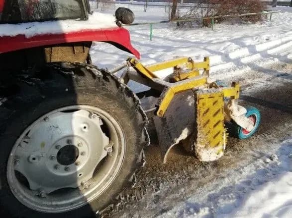 КМДА: 65 бригад та 384 одиниці снігоприбиральної техніки сьогодні чергують у столиці