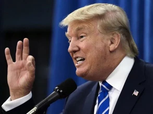 Трамп назвал "пустой тратой времени" встречу с лидерами демократов в Конгрессе