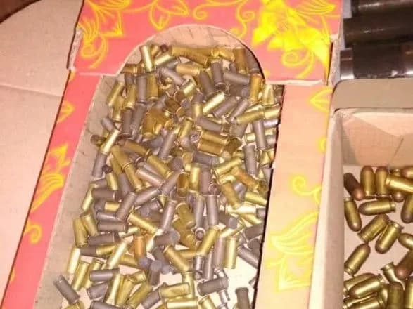 У Луцьку чоловік систематично збував бойову саморобну зброю