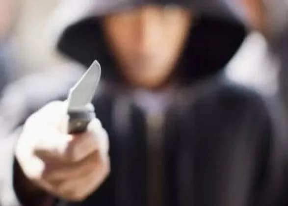 У Німеччині вагітна жінка втратила дитину через напад мігранта з ножем