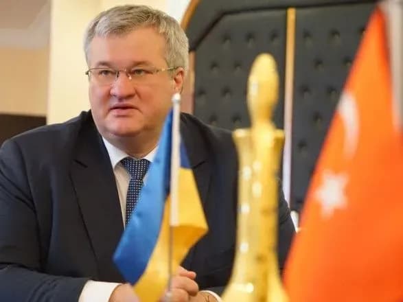 Спасенные в Турции украинские моряки направляются в Одессу