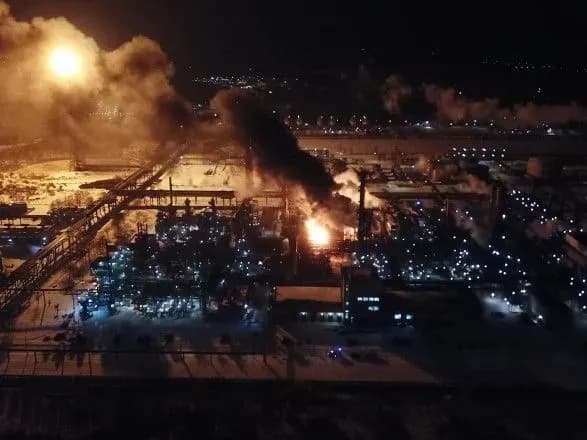 Пожежа на хімзаводі в Калуші не несе загрози для людей – ДСНС