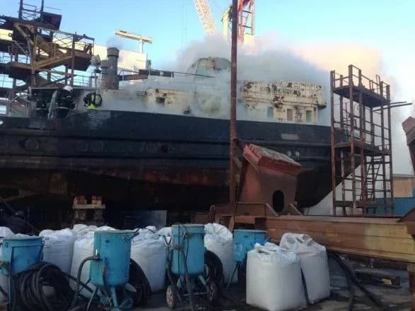 На миколаївській верфі загорівся буксир