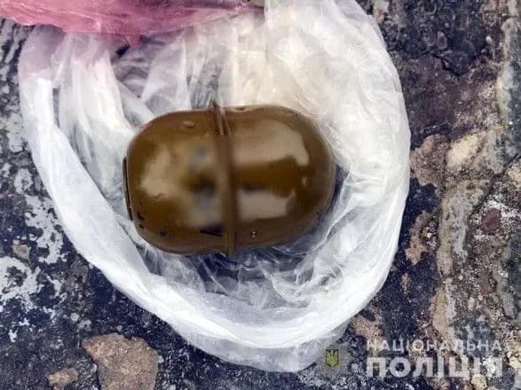 На Херсонщині чоловік намагався продати гранату перехожим