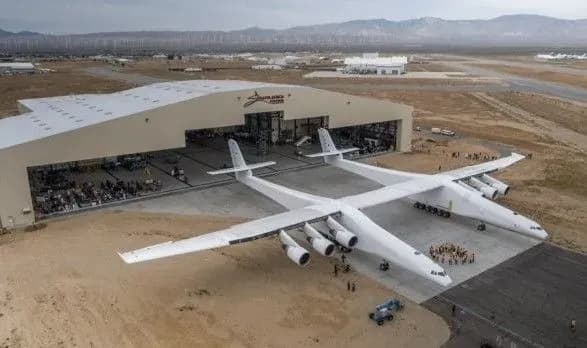 В мережі з’явилось відео випробувань Stratolaunch Model 351