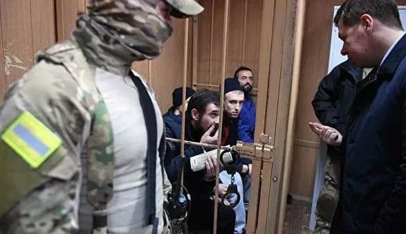 Украинских моряков вывели из зала суда под крики "Слава Украине"