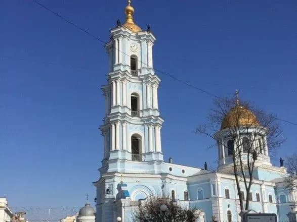 Неизвестные подорвали пиротехническое средство при входе в храм УПЦ МП в Сумах