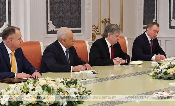 Лукашенко рассказал, кто заправляет украинские танки