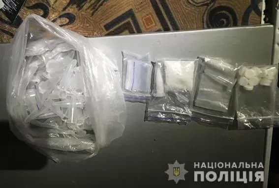 Полиция разоблачила канал сбыта наркотиков "ворам в законе"