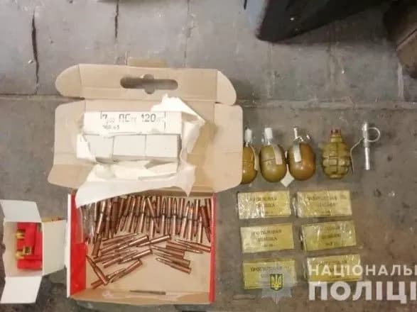 Чоловік кілька років ховав вибухівку та боєприпаси