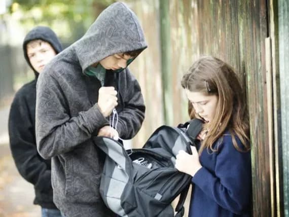 Малолітні злочинці в Україні зможуть уникнути в'язниці