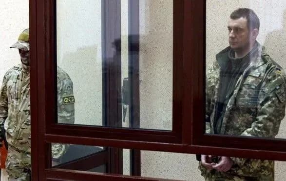 В одного з поранених українських моряків є уламки в руці - омбудсмен