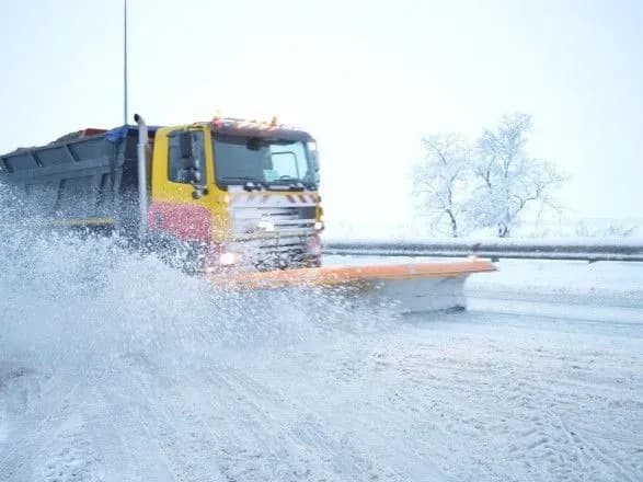 У трьох областях зняли обмеження руху на низці трас