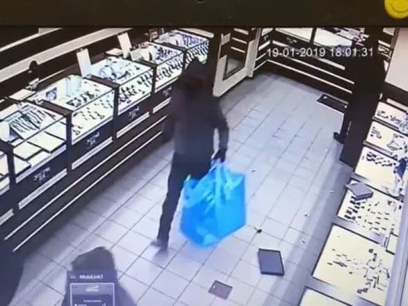 Пограбування ювелірки у Кривому Розі: підозрюваних затримано