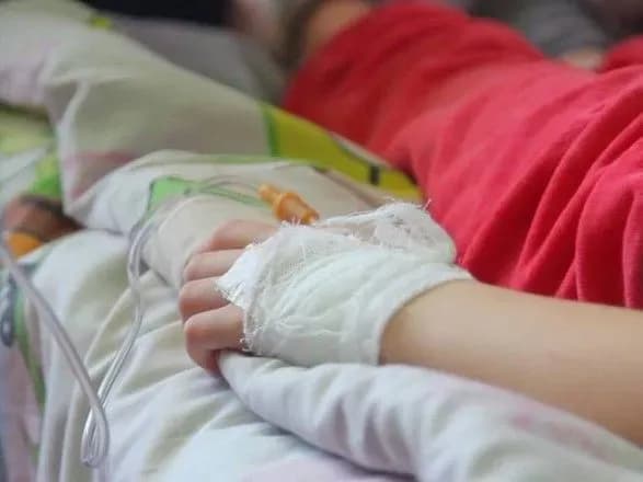 Через отруєння у шкільному автобусі у лікарні вже 12 дітей