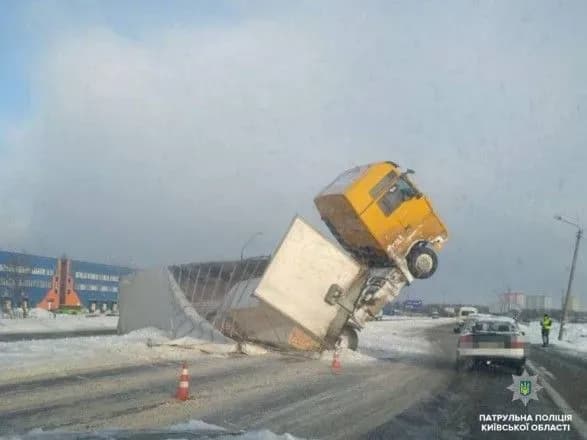 ДТП заблокувала автодорогу під Києвом