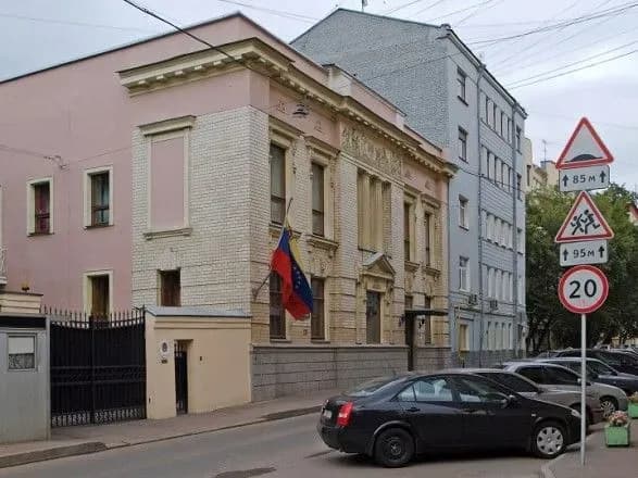 Посол Венесуэлы в РФ заявил, что Мадуро решит обратиться ли за помощью к Москве